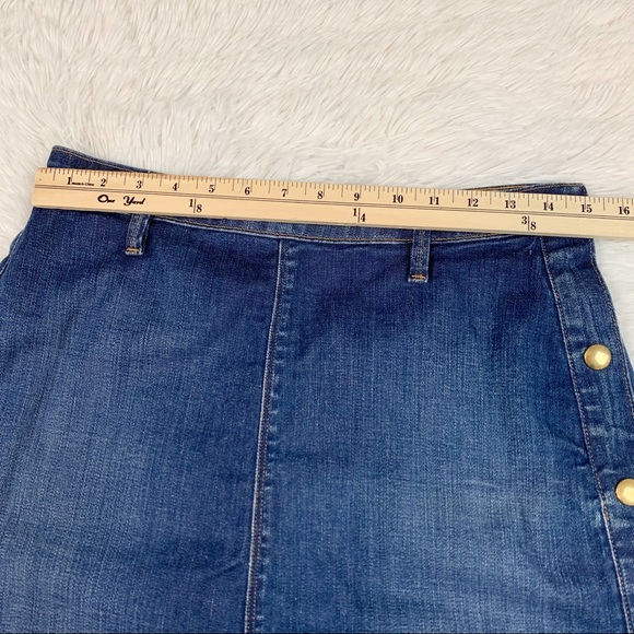 Frame Le Antibes denim a-line mini Skirt in Lucia blue with button details - Picture 4 of 10